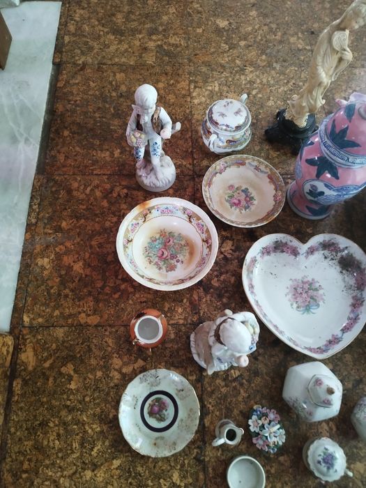 Lote de 22 peças de loiça