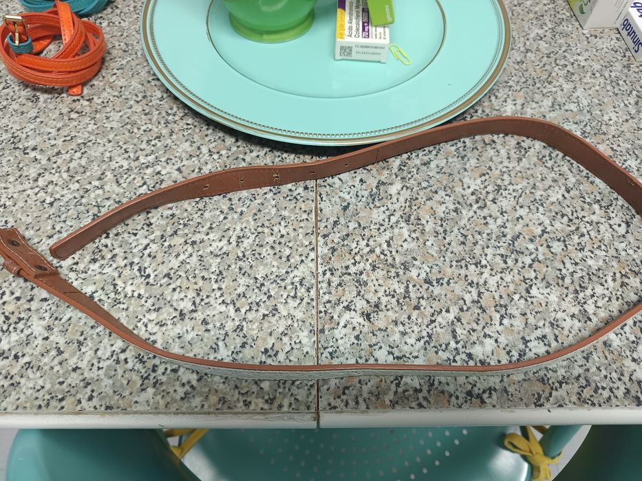 Vendo cintos castanhos para mulher bom estado