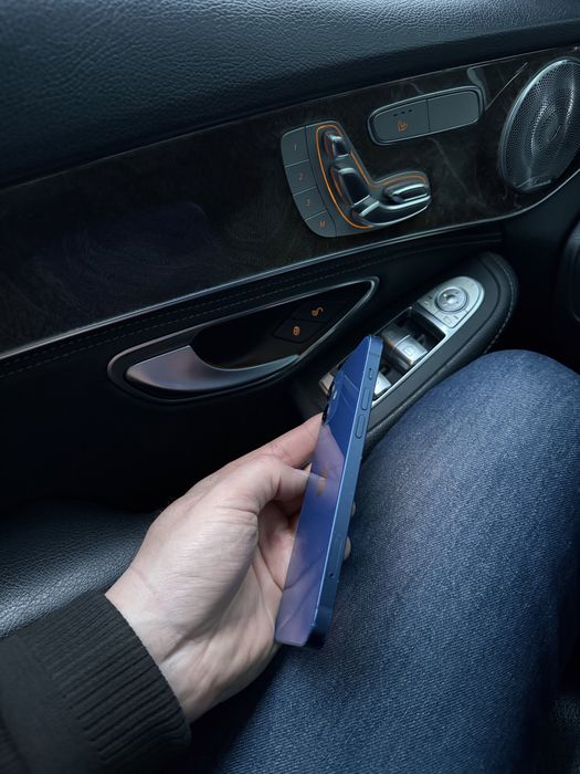 Iphone 12 64 синій