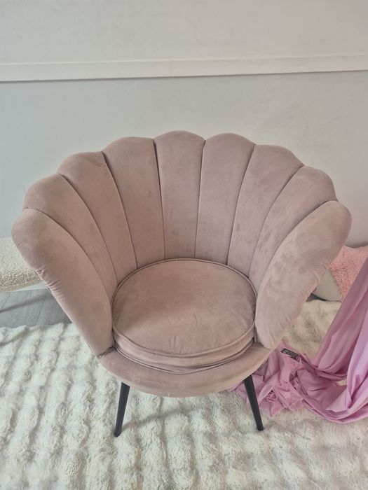 Fotel muszelka pudrowy róz