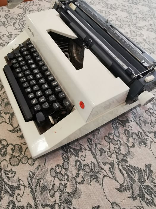 Máquina de escrever OLYMPIA