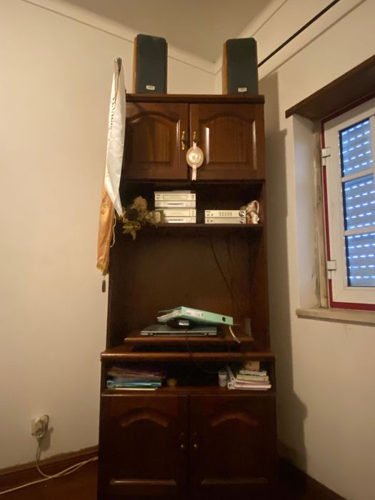 Vende-se estante de sala