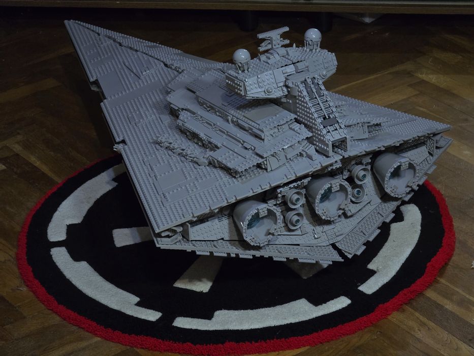 LEGO Star Wars 75252 UCS Imperial Star Destroyer