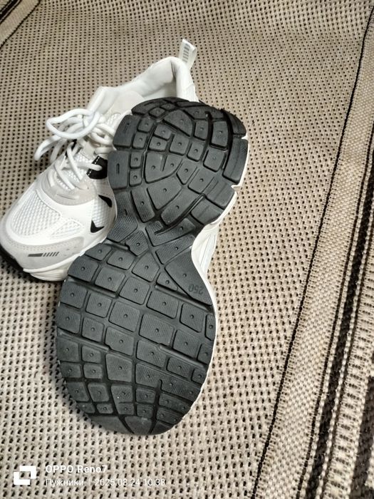 Кросівки розмір 39