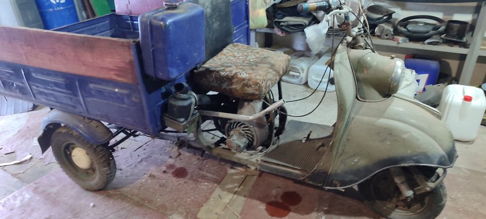 Моторолер Муравій