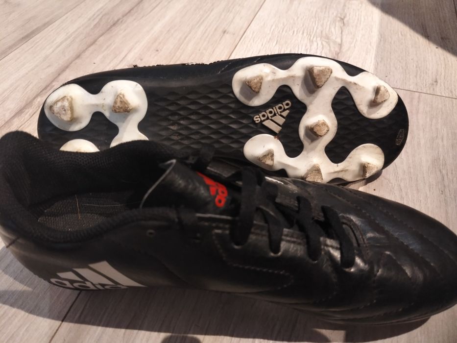 Korki Adidas skórzane.