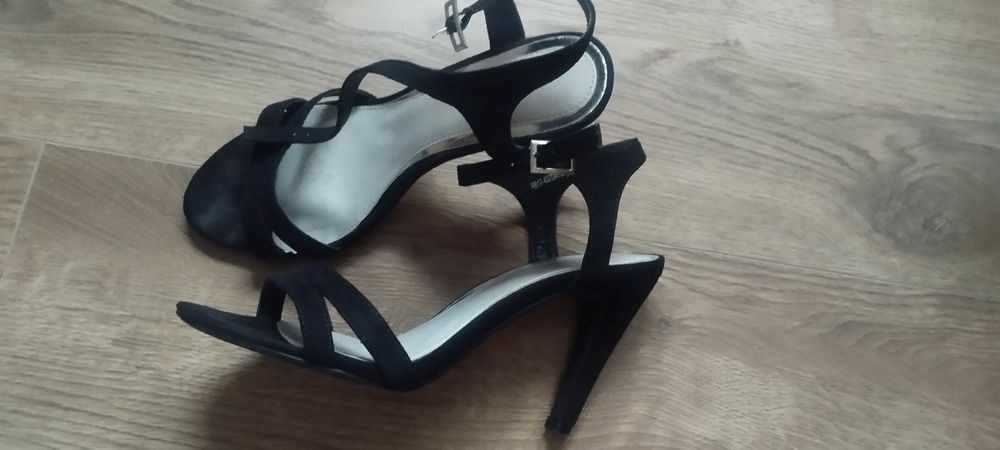 Sandały na szpilce 38