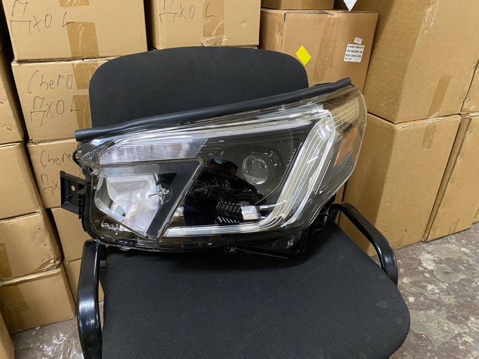 Комплект фар SUBARU FORESTER 2022-