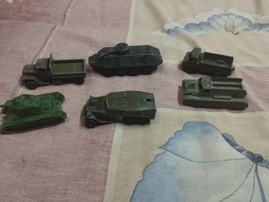 Танк, броневик советские.