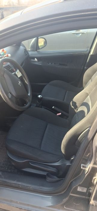 Автомобіль Peugeot 207