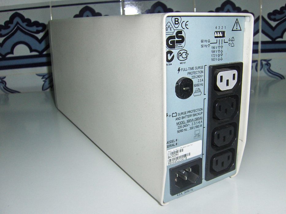 BACK - UPS, marca APC - 300 - com bateria