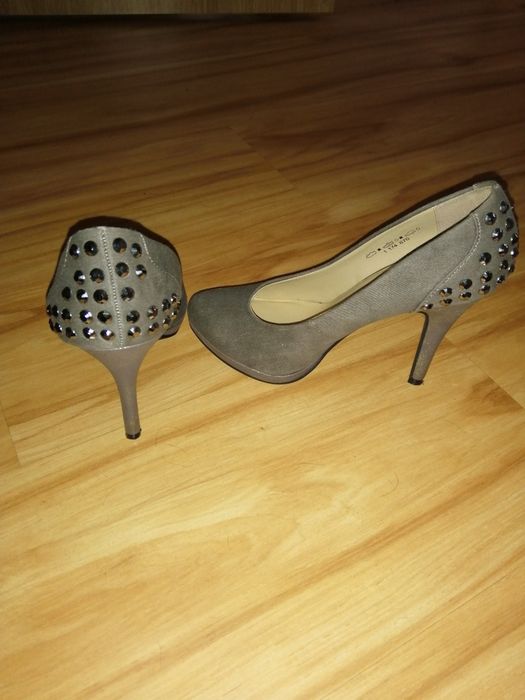 Sprzedam Buty na obcasie rozmiar 35