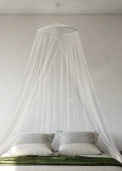 Rede mosquiteira montada no teto