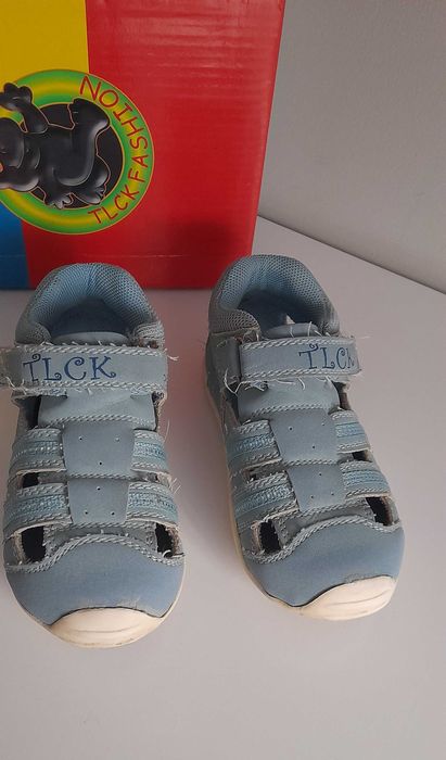 TLCK półbuty kryte sandałki dziecięce r. 23
