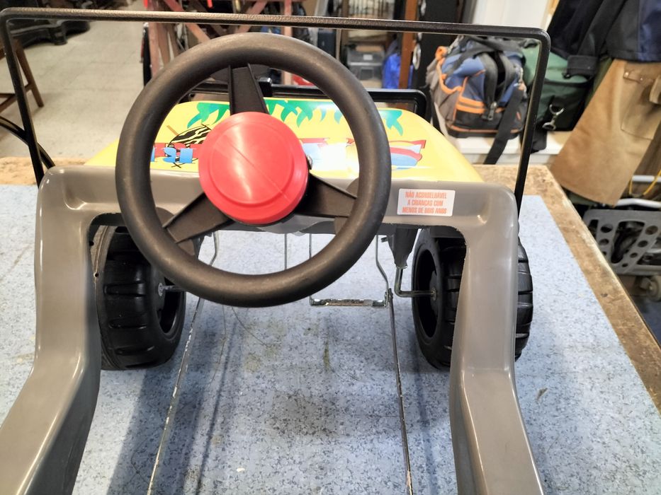 Carrinho a pedais Jeep Safari da Toimsa
