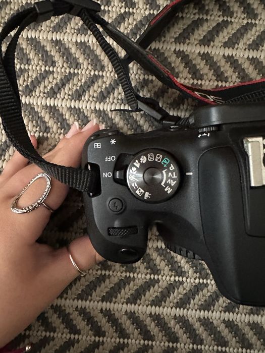 Camera fotografica Canon EOS 2000D