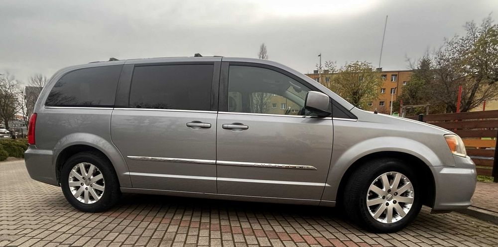 Chrysler Town Country 2013 rok