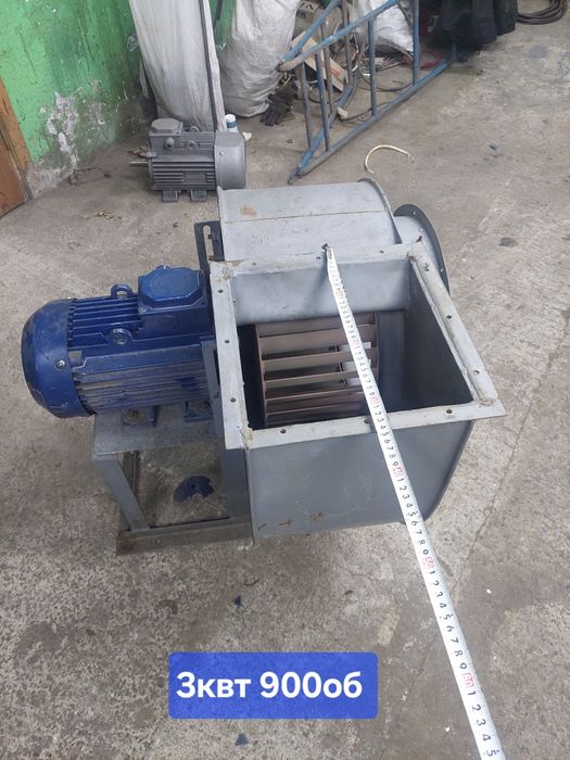 Вентилятор.  Витяжка. Улітка.