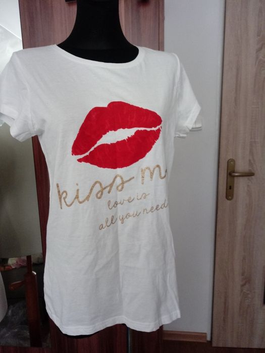 Koszulka t-shirt biała KISS ME