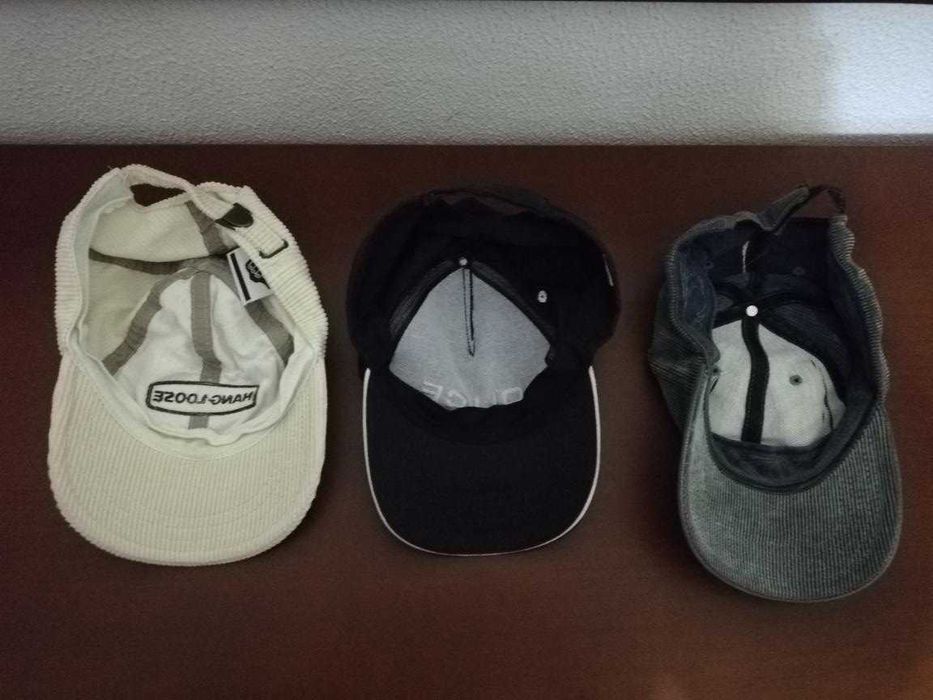 Bonés de várias marcas