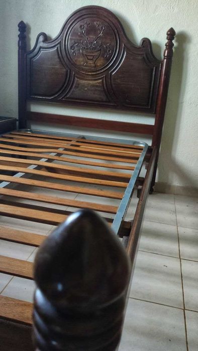 Cama solteira sem colchão