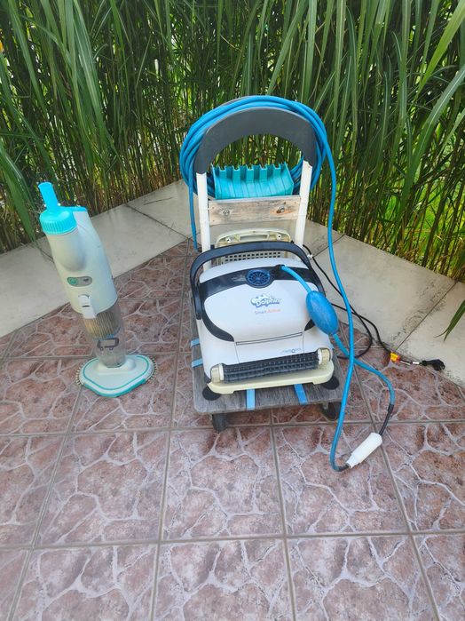 automatyczny odkurzacz basenowy Dolphin Smart Active firmy Maytronics