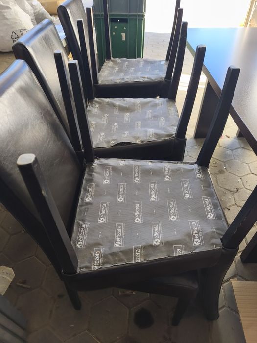 Vendo mesa e 6 cadeiras