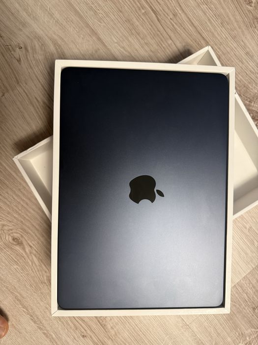 Apple MacBook Air 13, 2022  8/256GB  M2