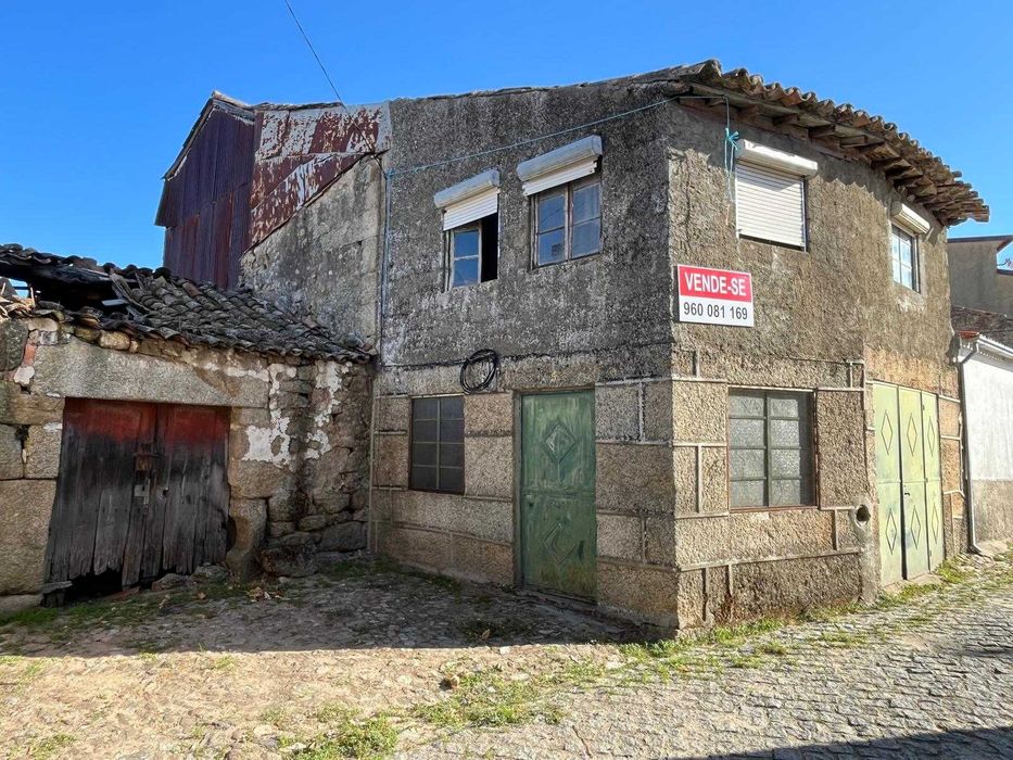 Casa na aldeia para reabilitar Cogula Trancoso