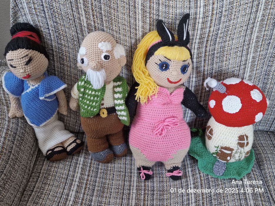 Bonecos em crochet ideal para crianças feitos por mim muito APLATIVOS