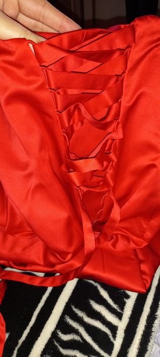 Платье красное, атлас.