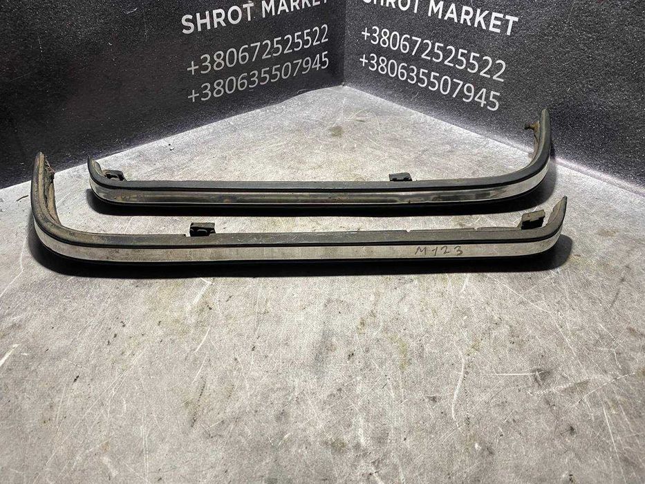 Накладка планка вія права ліва під задні фари Mercedes-Benz W123