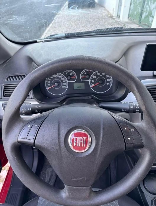 Fiat Punto Evo 1.3 Diesel 5 lugares Impecável  Preço de Ocasião — photo 5