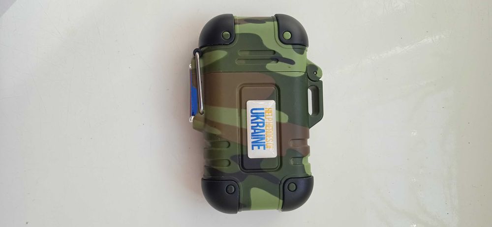 зажигалка  работает от зарядки через USB