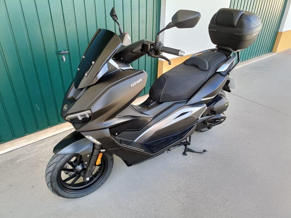Scooter 125 • 7000km • Como Nova • Livro Revisões • Top Case
