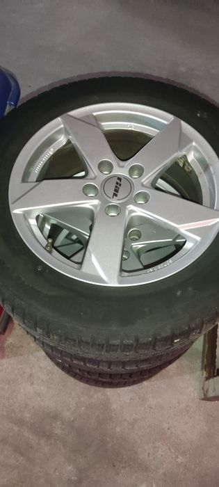 Jantes alumínio com pneus 205*60R16