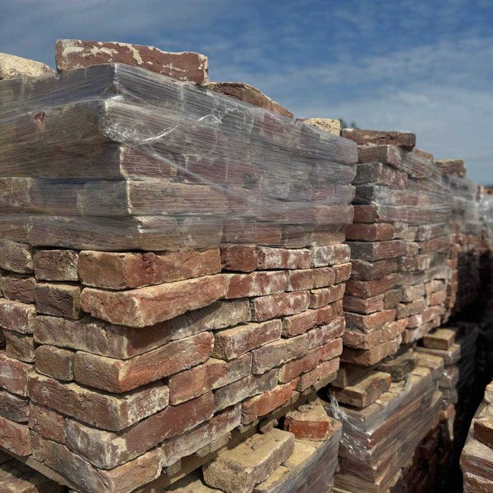 Стара цегла з історією — ручна, красива, міцна