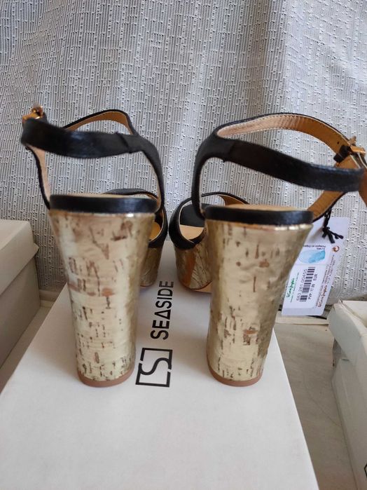 sandálias como novas para senhora cor preto e dourada