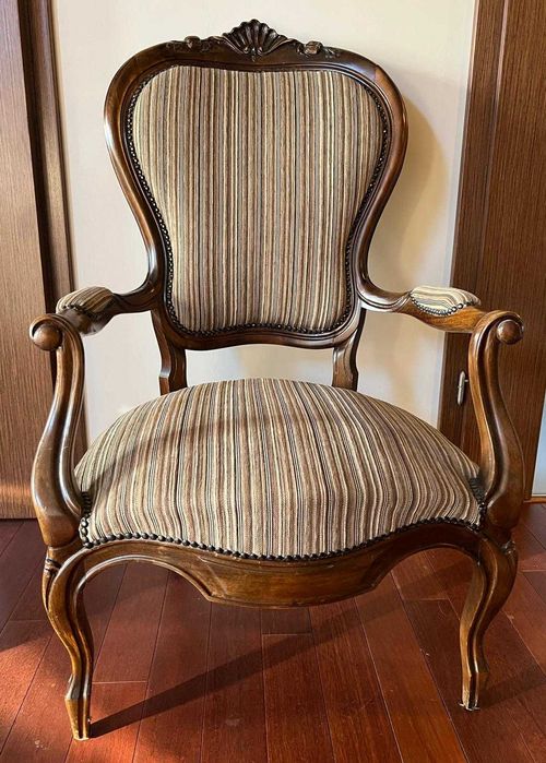 Antyk. Piękny rzeźbiony fotel ludwikowski. Starannie odrestaurowany.
