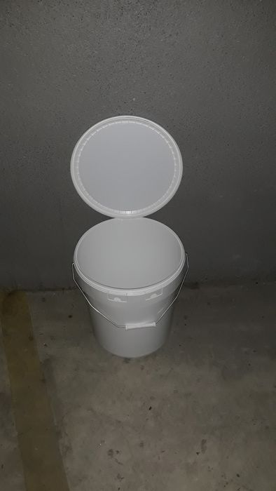 Baldes de 25 litros com tampa alimentar