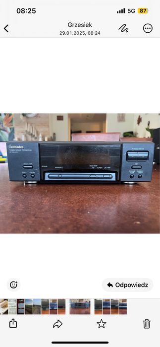 Wieża z kolumnami i glosnikami