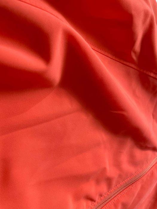 Вітровка жіноча New Balance неоново-морквяна