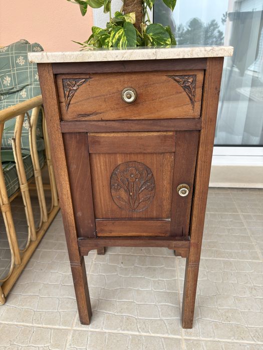 Mesa de Apoio Antiga com Tampa em Mármore – Peça Única