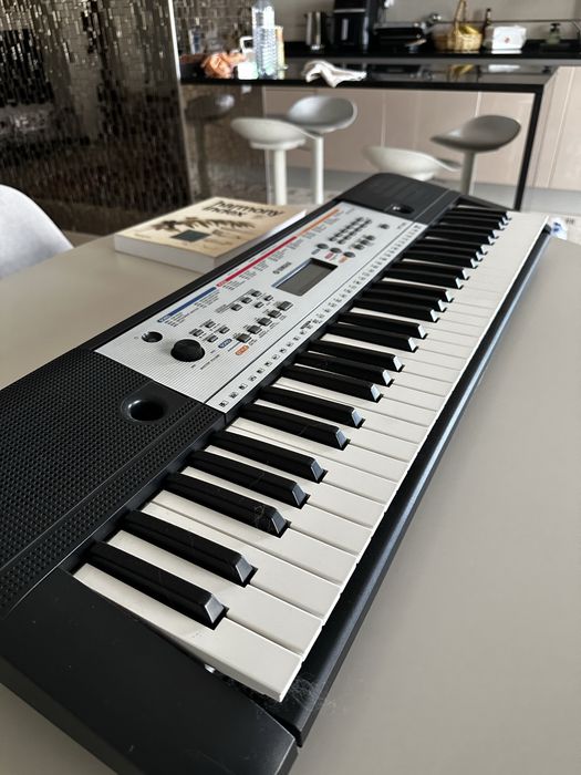 Teclado Piano Yamaha YPT-260