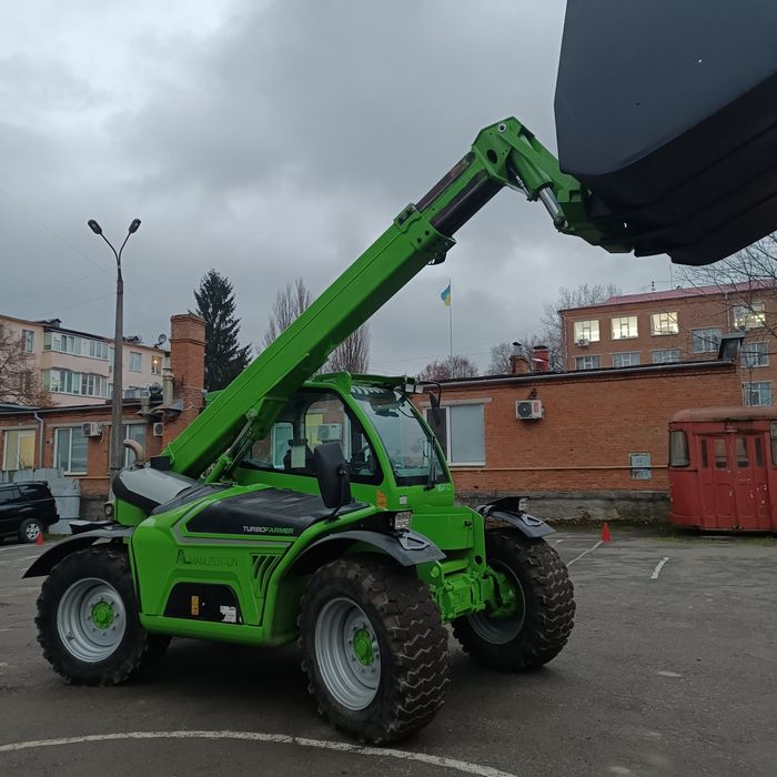 Продам Телескопічний навантажувач Merlo 42.7 2015 року