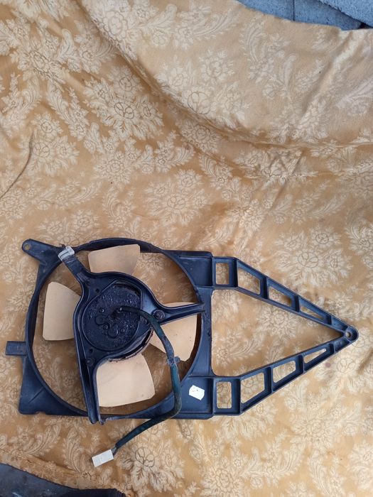 Вентилятор охолодження радіатора автомобіля Opel Corsa