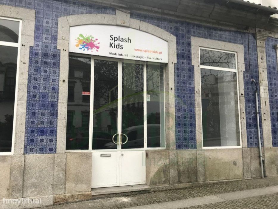 Loja no centro de Valença para arrendamento
