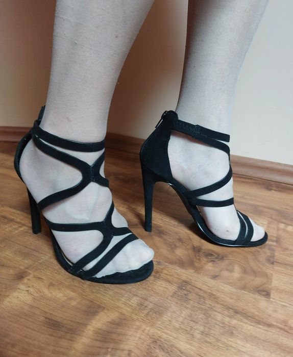 Szpilki sandałki czarne zamszowe nr37"New Look"nowe.