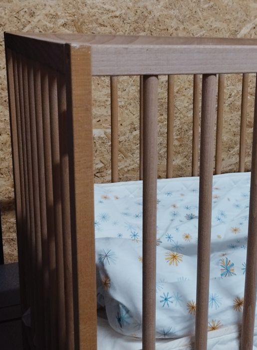 Berço SNIGLAR IKEA c/colchão, protetor de colchão, lençóis e protetor