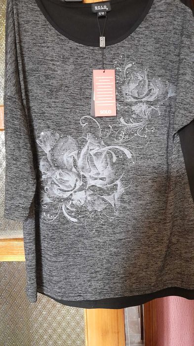 Туніка ,светр чорний спина колір чорний,спереді сірий з принто